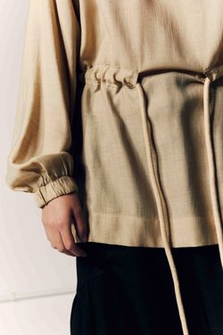 Blusa Cinto Véu