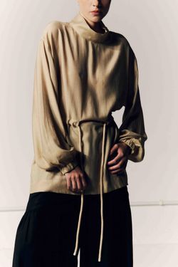 Blusa Cinto Véu