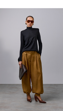 Blusa com ombreiras Aurora - Preto