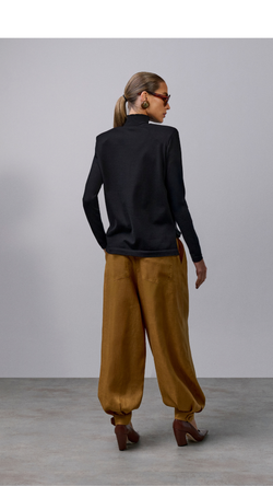 Blusa com ombreiras Aurora - Preto