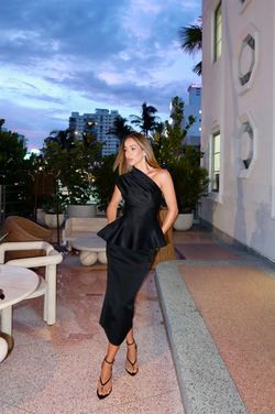 Blusa ombro  único Kátia - Preto