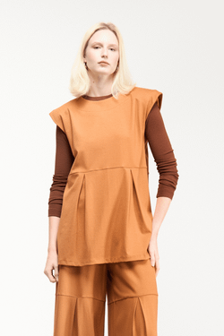 BLUSA MUSCLE CAMADAS - CARAMELO