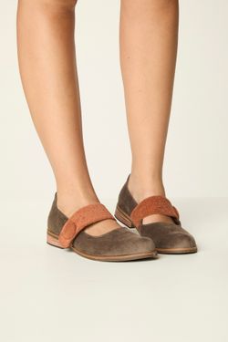 SAPATO BAIXO VELUDO FENDI E LARANJA