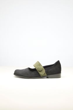 SAPATO BAIXO VELUDO PRETO E VERDE