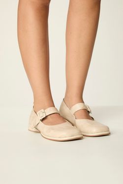SAPATO SALTO BAIXO CREMA AMASSADO