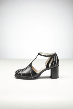 SAPATO SALTO ALTO PRETO BRILHO/OURO LIGHT