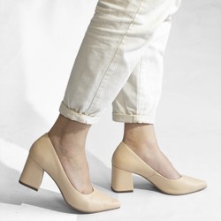 Scarpin Claire Salto Grosso Off Creme