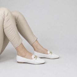 Mocassim Zatta Detalhe de Fivela Magda Off White