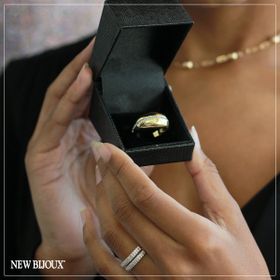 Imagem do produto Anel Stelle Com Listra de Zircônias Folheado a Ouro 18k