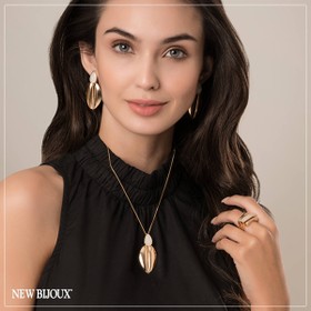 Imagem do produto Brinco Iris Desmontável Folha com Gota Madrepérola Folheado a Ouro 18K