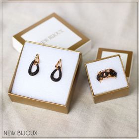 Imagem do produto Anel Magnificent com Elos Cravejados de Zircônias Negras Folheado a Ouro 18K