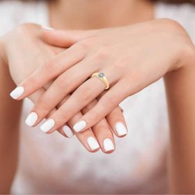 Imagem do produto Anel Stelle solitário círculo cravejado de zircônias com aplicação de ródio folheado a ouro 18k