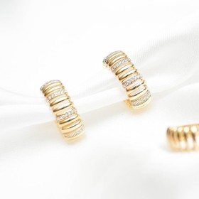 Imagem do produto BRINCO MEIA ARGOLA SIMPLES BUD COM FIVELAS DE ZIRCÔNIAS EM OURO 10K 