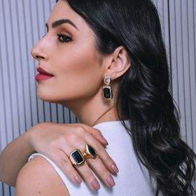 Imagem do produto Anel solitário com cristal preto oval folheado a ouro 18K