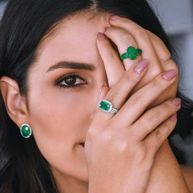 Imagem do produto Brinco Oval com Cristal esmeralda cravejado de zircônias na volta em prata 925