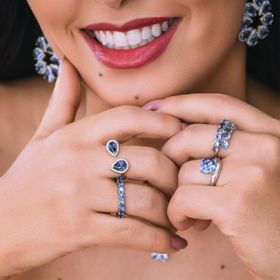 Imagem do produto Anel dois aros meia cravação com cristais de zircônia roxo tanzanita em prata 925