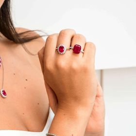 Imagem do produto Anel com Cristal Rubi Borda Cravejado de Zircônias Prata 925