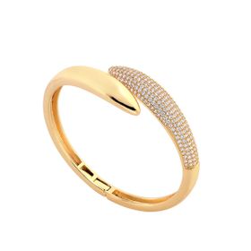 Imagem do produto Pulseira Rígida Bracelete com Extremidades Cravejada de Zircônia e Lisa Folheado a Ouro 18K