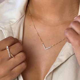Imagem do produto Colar Gargantilha em V Com Cravação de Zircônia Folheado a Ouro 18K