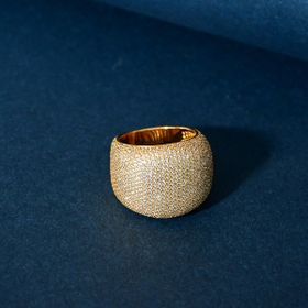 Imagem do produto Anel Grande Cravejado de Zircônias em Prata 925 Folheado a Ouro 18K