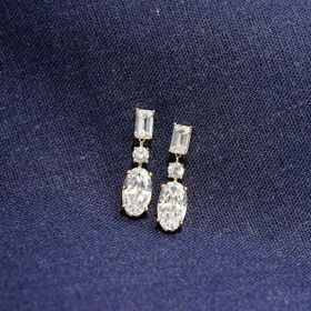 Imagem do produto Brinco Cristais Oval Quadrado e Ponto de Luz Folheado a Ouro 18K