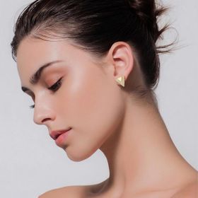 Imagem do produto Brinco Cravejado de Zircônia Trangular Folheado a Ouro 18K