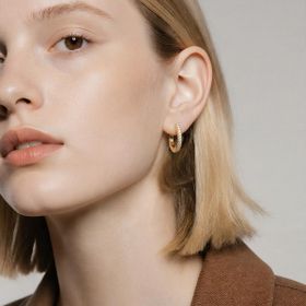 Imagem do produto Brinco Argola Cravejada com Zircônia 1 Coluna Redonda Folheado a Ouro 18K
