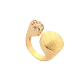 Imagem do produto Anel Aberto Duo Com Ponta Lisa e Ponta Pavê de Zircônia Folheado a Ouro 18K