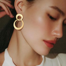 Imagem do produto Brinco Duas Argolas Entrelaçadas Liso e Fosco Folheado a Ouro 18K