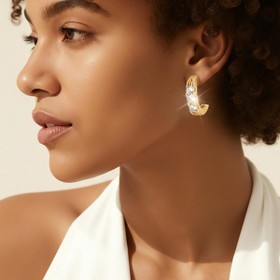 Imagem do produto Brinco Meia Argola com Zircônias Folheado a Ouro 18K