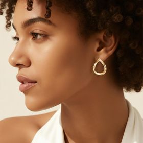 Imagem do produto Brinco Gota Vazada Liso Folheado a Ouro 18K