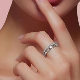 Imagem do produto Anel Dois Aros Ligados Cravejado de Zircônia e Liso em Prata 925