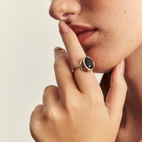 Imagem do produto Anel Cristal Oval Preto com Aro Liso Folheado a Ouro 18K