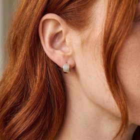 Imagem do produto Brinco Argola de Click Larga Cravejada com Zircônias Folheado a Ouro 18K