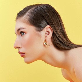 Imagem do produto Brinco Meia Argola Lisa Orgânica Curvada Folheado a Ouro 18K