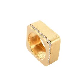 Imagem do produto Anel Quadrado Orgânico Fosco com Fileira de Zircônias Folheado a Ouro 18K
