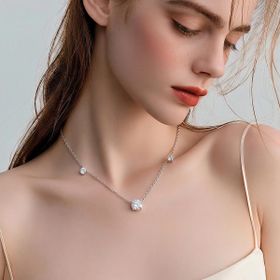 Imagem do produto Colar Moissanite 4MM Ponto de Luz Pendente com Moissanites Menores em Prata 925