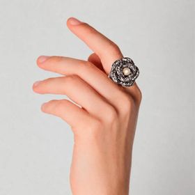 Imagem do produto Anel Pérola Camélia Prata Boho by Hector Albertazzi