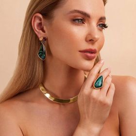 Imagem do produto Brinco Diva Esmeralda Pendente com Base de Flor Titânio Rutilo e Ametista Folheado a Ouro 18K