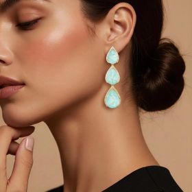 Imagem do produto Brinco Três Gotas Crescentes Paraíba com Cravação na Volta Folheado a Ouro 18K