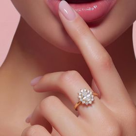 Imagem do produto Anel Cristal Oval 5X8MM com Cravação Princesa na Volta Folheado a Ouro 18K