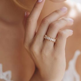 Imagem do produto Anel Meia Aliança com Navetes de Zircônia 3MM Folheado a Ouro 18K