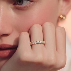 Imagem do produto Anel Meia Aliança com Zircônias Ponto de Luz 3MM Folheado a Ouro 18K