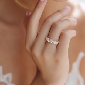Imagem do produto Anel Sparkle Meia Aliança de Moissanite 1,5CT Folheado a Ouro 18K