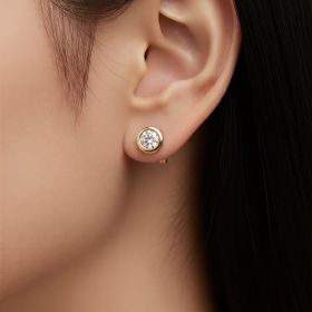 Imagem do produto Brinco Sparkle Pequeno com Moissanite 6MM Central e Aro Liso Folheado a Ouro 18K