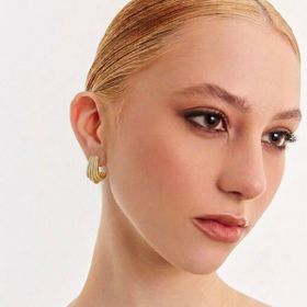 Imagem do produto Brinco Meia Argola 5 Linhas Cravejado de Zircônias Folheado a Ouro 18K