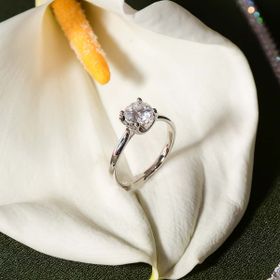 Imagem do produto Anel Solitário Moissanite 7MM Aro Liso em Prata 925