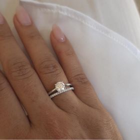 Imagem do produto Anel Duplo Solitário Moissanite Aro Liso e Aparador Cravejado em Prata 925