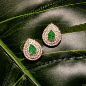 Imagem do produto Brinco Cristal Esmeralda Gota 6mm Três Fileiras de Cravação Zircônia Folheado a Ouro 18K