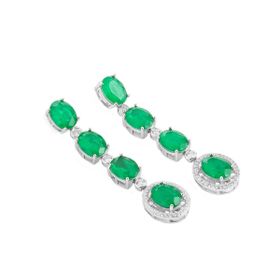 Imagem do produto Brinco Cascata Linear de Quatro Cristais Esmeralda Ovais com Cravação na Volta e Pontos de Luz Intercalados em Prata 925